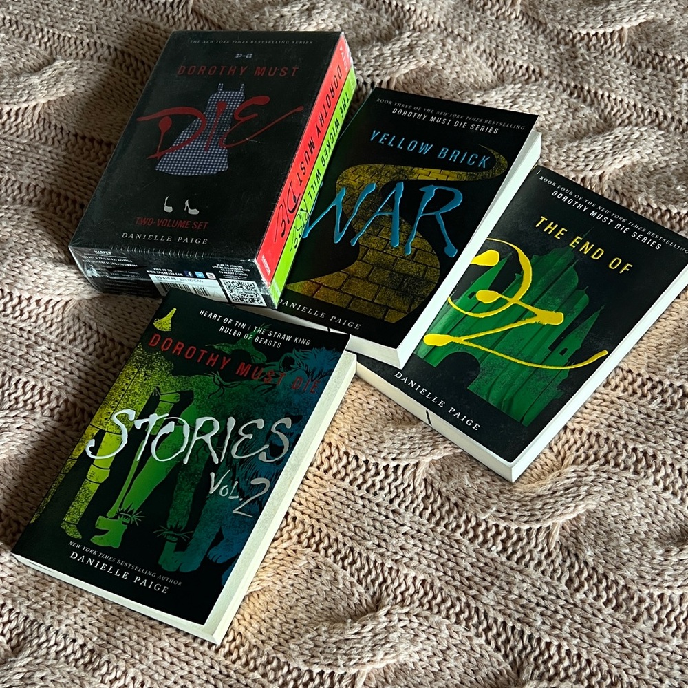 Dorothy Must Die Book Set / Books 1-4 + Stories vol. 2 / Wizard of Oz